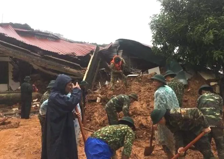 40 giờ khẩn trương tìm kiếm 22 nạn nhân sạt lở đất ở Hướng Hóa - Quảng Trị - Ảnh 10. 40 giờ khẩn trương tìm kiếm 22 nạn nhân sạt lở đất ở Hướng Hóa - Quảng Trị - Ảnh 10.