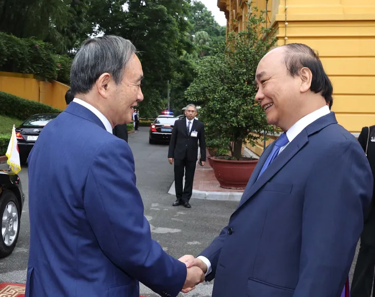Thủ tướng Nguyễn Xuân Phúc chủ trì Lễ đón Thủ tướng Nhật Bản - Ảnh 3. Thủ tướng Nguyễn Xuân Phúc chủ trì Lễ đón Thủ tướng Nhật Bản - Ảnh 3.