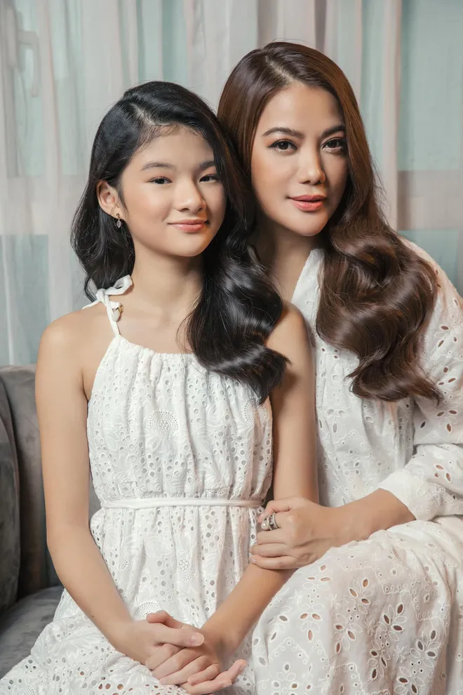 Con gái Trương Ngọc Ánh xinh đẹp như thiếu nữ - Ảnh 2. Con gái Trương Ngọc Ánh xinh đẹp như thiếu nữ - Ảnh 2.