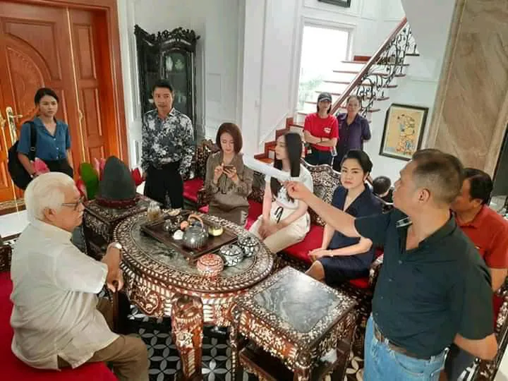 Lộ gia thế giàu có của Hồng Diễm - Quỳnh Kool trong phim mới - Ảnh 5. Lộ gia thế giàu có của Hồng Diễm - Quỳnh Kool trong phim mới - Ảnh 5.
