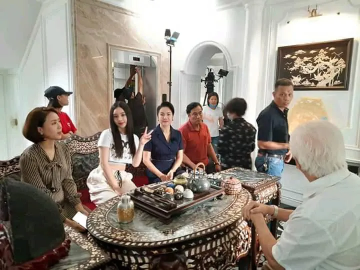 Lộ gia thế giàu có của Hồng Diễm - Quỳnh Kool trong phim mới - Ảnh 2. Lộ gia thế giàu có của Hồng Diễm - Quỳnh Kool trong phim mới - Ảnh 2.