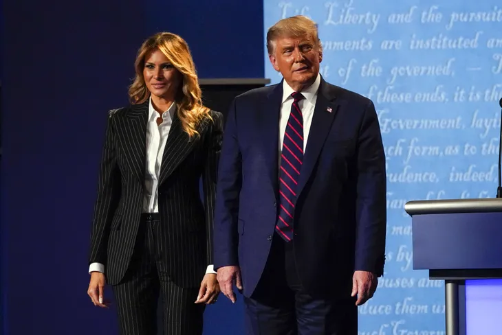 Ông Trump mắc COVID-19, tài chính thế giới chao đảo - Ảnh 1. Ông Trump mắc COVID-19, tài chính thế giới chao đảo - Ảnh 1.