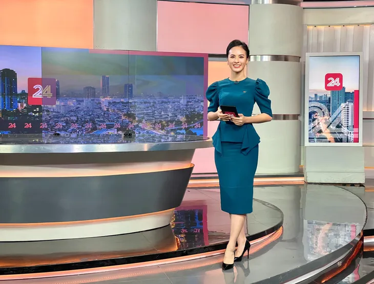 Nữ MC Chuyển động 24h tiết lộ kỷ niệm về mẹ nhân ngày 20/10 - Ảnh 1. Nữ MC Chuyển động 24h tiết lộ kỷ niệm về mẹ nhân ngày 20/10 - Ảnh 1.
