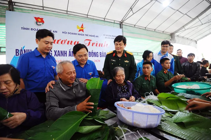Trung ương Đoàn hỗ trợ bà con vùng lũ Quân khu 4 - Ảnh 1. Trung ương Đoàn hỗ trợ bà con vùng lũ Quân khu 4 - Ảnh 1.
