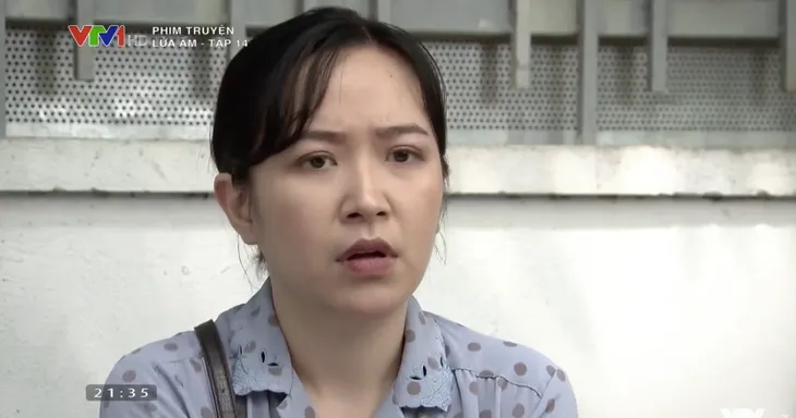 Lửa ấm - Tập 14: Vừa cứu người tình cũ suýt chết duối, Minh (Quốc Thái) chạy ngay đến giải nguy cho vợ - Ảnh 6. Lửa ấm - Tập 14: Vừa cứu người tình cũ suýt chết duối, Minh (Quốc Thái) chạy ngay đến giải nguy cho vợ - Ảnh 6.