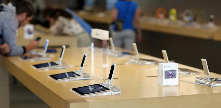 Apple ngư ông đắc lợi trong cuộc chạy đua cho không iPhone 12 - Ảnh 2. Apple ngư ông đắc lợi trong cuộc chạy đua cho không iPhone 12 - Ảnh 2.