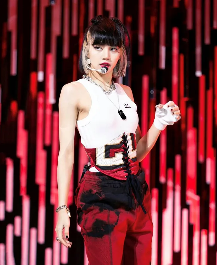 Lisa của BLACKPINK - Nữ đại sứ thương hiệu K-Pop toàn cầu đầu tiên của M.A.C - Ảnh 1. Lisa của BLACKPINK - Nữ đại sứ thương hiệu K-Pop toàn cầu đầu tiên của M.A.C - Ảnh 1.