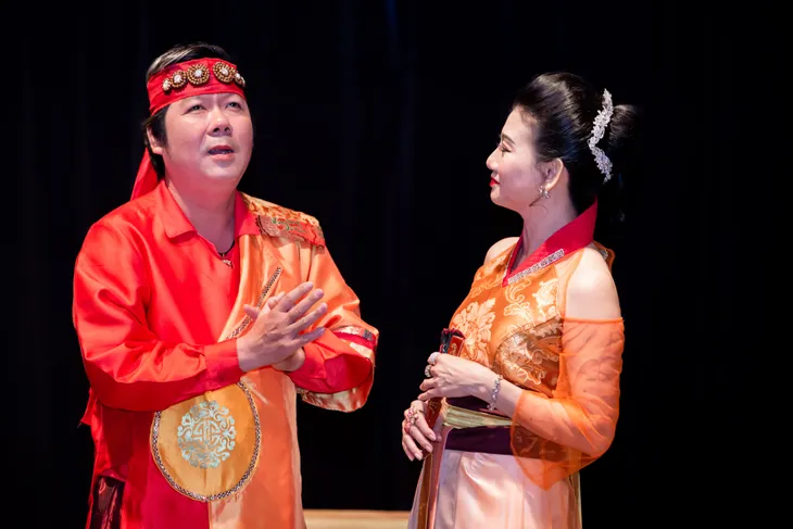 Ván cờ người thâm thúy trong vở kịch Công lý như mặt trời - Ảnh 3. Ván cờ người thâm thúy trong vở kịch Công lý như mặt trời - Ảnh 3.