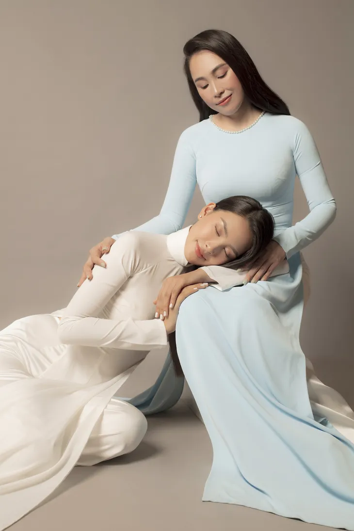 Hoa hậu Tiểu Vy khoe bộ ảnh bên mẹ nhân ngày 20/10 - Ảnh 7. Hoa hậu Tiểu Vy khoe bộ ảnh bên mẹ nhân ngày 20/10 - Ảnh 7.
