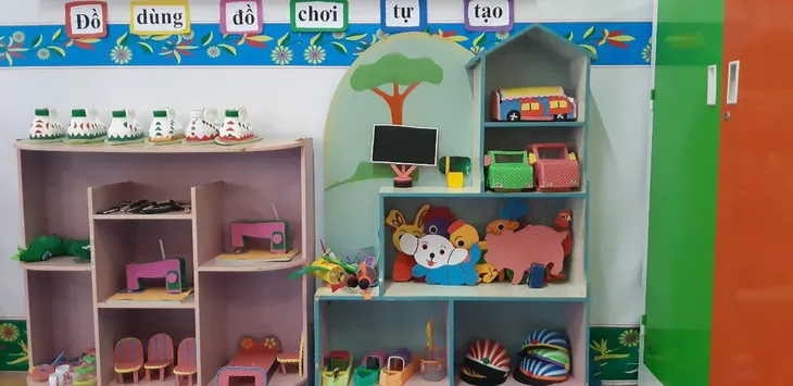 Chọn đồ chơi, học liệu cho trẻ mầm non phải đáp ứng 3 tiêu chí - Ảnh 1. Chọn đồ chơi, học liệu cho trẻ mầm non phải đáp ứng 3 tiêu chí - Ảnh 1.