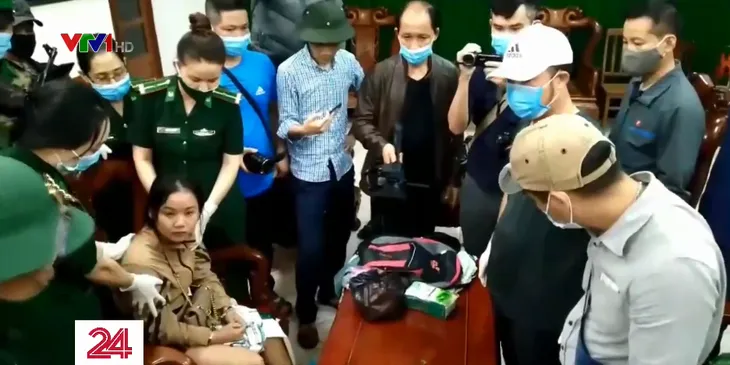 Phụ nữ Việt Nam kiên cường, quả cảm trên các “điểm nóng” - Ảnh 1. Phụ nữ Việt Nam kiên cường, quả cảm trên các “điểm nóng” - Ảnh 1.
