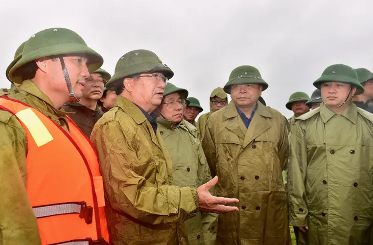 Mực nước giảm, hồ Kẻ Gỗ vẫn an toàn - Ảnh 3. Mực nước giảm, hồ Kẻ Gỗ vẫn an toàn - Ảnh 3.
