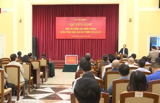 Nhiều đơn vị trên cả nước hỗ trợ miền Trung khắc phục hậu quả lũ lụt - Ảnh 2. Nhiều đơn vị trên cả nước hỗ trợ miền Trung khắc phục hậu quả lũ lụt - Ảnh 2.
