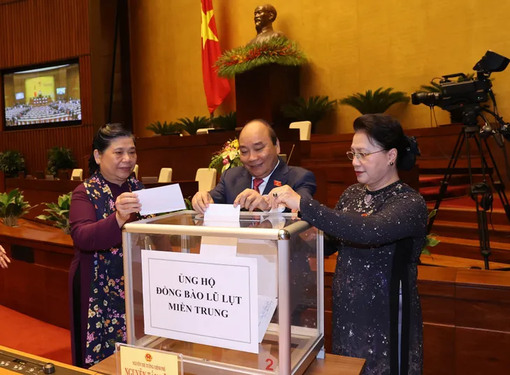 Thủ tướng: Chính phủ sẽ làm hết sức mình, khắc phục hậu quả mưa lũ miền Trung - Ảnh 4. Thủ tướng: Chính phủ sẽ làm hết sức mình, khắc phục hậu quả mưa lũ miền Trung - Ảnh 4.