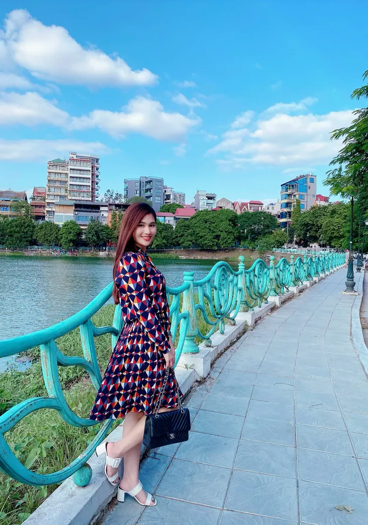 Ngắm các nữ diễn viên, MC lên đồ ngày trở lạnh - Ảnh 6. Ngắm các nữ diễn viên, MC lên đồ ngày trở lạnh - Ảnh 6.