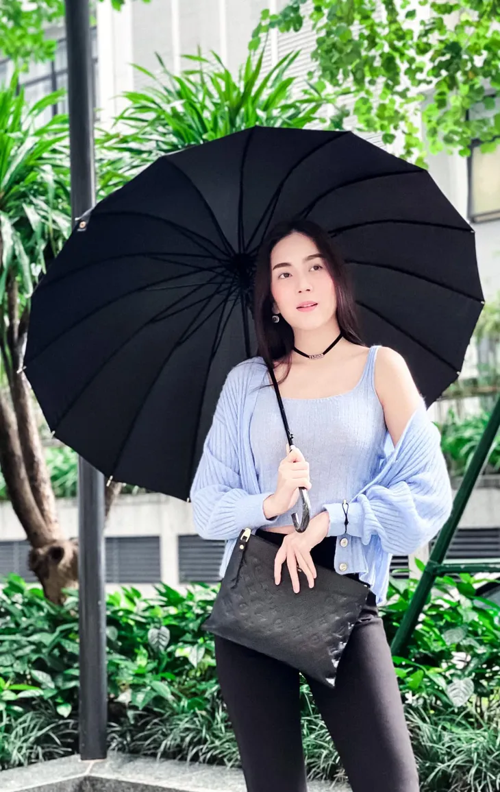 Ngắm các nữ diễn viên, MC lên đồ ngày trở lạnh - Ảnh 2. Ngắm các nữ diễn viên, MC lên đồ ngày trở lạnh - Ảnh 2.