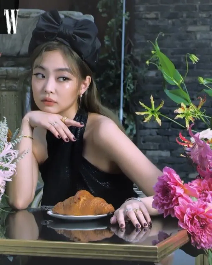 Jennie (BLACKPINK) và bộ phim thời trang trên W - Ảnh 2. Jennie (BLACKPINK) và bộ phim thời trang trên W - Ảnh 2.