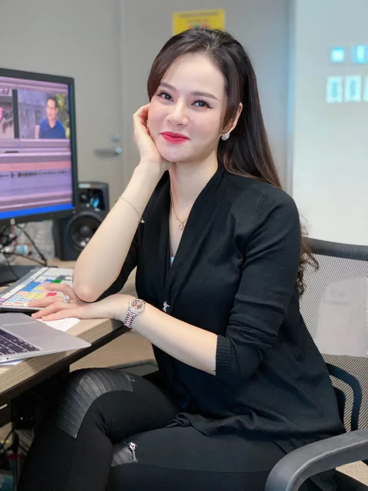 Ngắm các nữ diễn viên, MC lên đồ ngày trở lạnh - Ảnh 4. Ngắm các nữ diễn viên, MC lên đồ ngày trở lạnh - Ảnh 4.