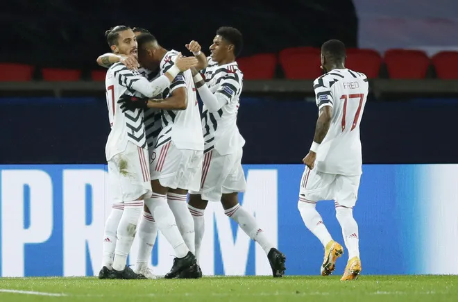 Kết quả vòng bảng Champions League sáng 21/10: PSG 1-2 Man Utd, Barcelona 5-1 Ferencvaros, Lazio 3-1 Dortmund - Ảnh 2. Kết quả vòng bảng Champions League sáng 21/10: PSG 1-2 Man Utd, Barcelona 5-1 Ferencvaros, Lazio 3-1 Dortmund - Ảnh 2.