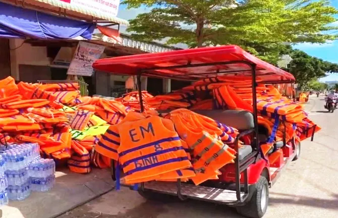 Nhiều cá nhân cứu trợ miền Trung, sẽ có Nghị định mới thay thế Nghị định 64? - Ảnh 3. Nhiều cá nhân cứu trợ miền Trung, sẽ có Nghị định mới thay thế Nghị định 64? - Ảnh 3.
