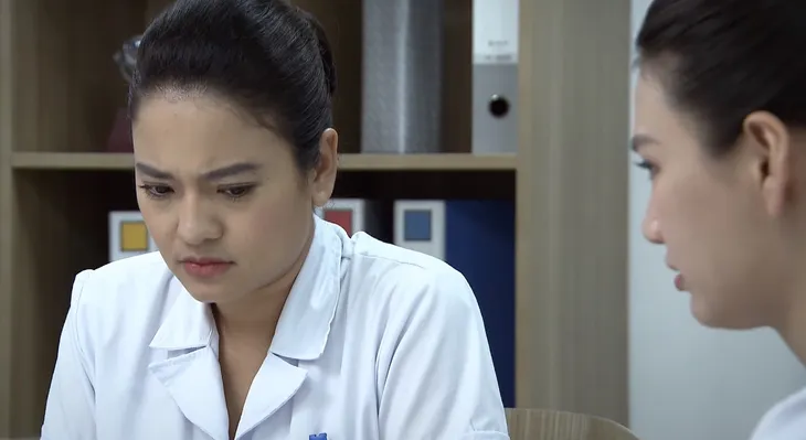 Lửa ấm - Tập 15: Thủy vô tư cười khi biết chồng cứu mỹ nhân nhưng không ngờ đó lại là tình địch cũ - Ảnh 3. Lửa ấm - Tập 15: Thủy vô tư cười khi biết chồng cứu mỹ nhân nhưng không ngờ đó lại là tình địch cũ - Ảnh 3.