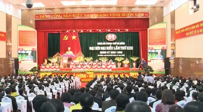 Ninh Bình, Đà Nẵng, Quảng Ngãi khai mạc Đại hội Đảng bộ - Ảnh 1. Ninh Bình, Đà Nẵng, Quảng Ngãi khai mạc Đại hội Đảng bộ - Ảnh 1.