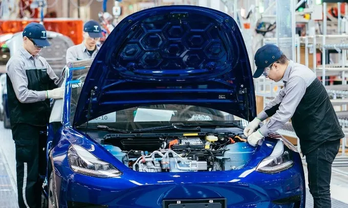 Tesla xuất khẩu ô tô sản xuất tại Trung Quốc sang châu Âu - Ảnh 1. Tesla xuất khẩu ô tô sản xuất tại Trung Quốc sang châu Âu - Ảnh 1.