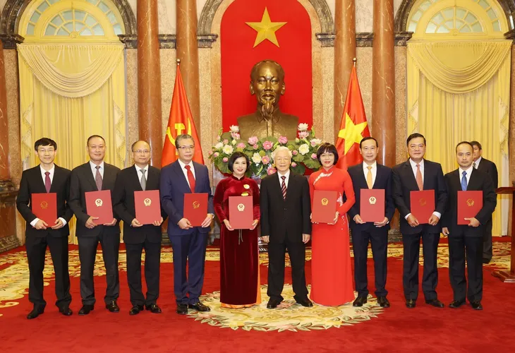 Trao quyết định bổ nhiệm 9 Đại sứ Việt Nam tại nước ngoài - Ảnh 1.