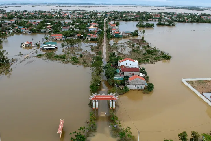 UNICEF cảnh báo: Bão lũ ở miền Trung ‘đe dọa’ hơn 1,5 triệu trẻ em - Ảnh 1. UNICEF cảnh báo: Bão lũ ở miền Trung ‘đe dọa’ hơn 1,5 triệu trẻ em - Ảnh 1.