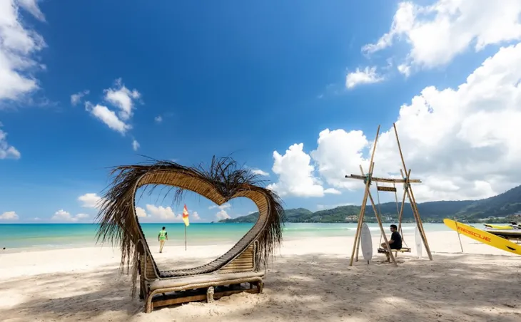 COVID-19 biến Phuket từ thiên đường du lịch thành hòn đảo hoang - Ảnh 1. COVID-19 biến Phuket từ thiên đường du lịch thành hòn đảo hoang - Ảnh 1.