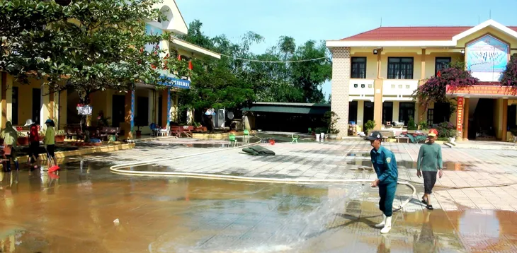 Khắc phục hậu quả sau mưa lũ tại miền Trung - Ảnh 1. Khắc phục hậu quả sau mưa lũ tại miền Trung - Ảnh 1.
