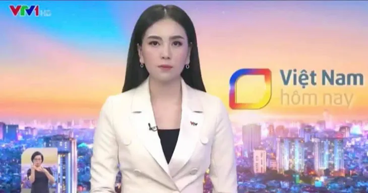 BTV Mai Ngọc nhịn đau lên sóng, vừa dẫn vừa sợ - Ảnh 1. BTV Mai Ngọc nhịn đau lên sóng, vừa dẫn vừa sợ - Ảnh 1.