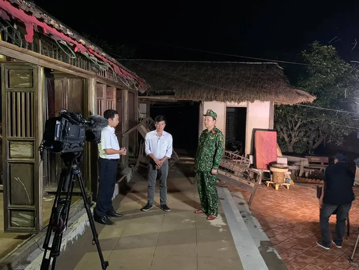 Rơi nước mắt khi xem Mưa lũ lịch sử miền Trung - Ảnh 2. Rơi nước mắt khi xem Mưa lũ lịch sử miền Trung - Ảnh 2.