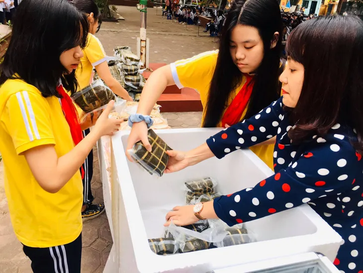 Thanh thiếu niên Thủ đô gửi trọn yêu thương cho miền Trung ruột thịt - Ảnh 3. Thanh thiếu niên Thủ đô gửi trọn yêu thương cho miền Trung ruột thịt - Ảnh 3.