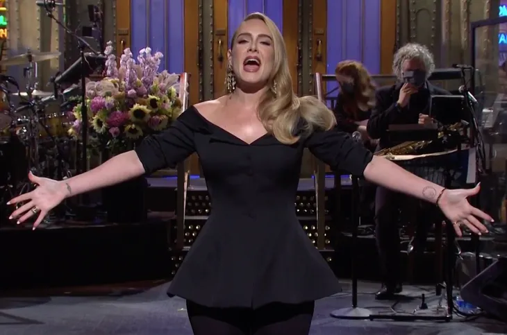 Adele lần đầu xuất hiện trên truyền hình hậu giảm cân - Ảnh 2. Adele lần đầu xuất hiện trên truyền hình hậu giảm cân - Ảnh 2.