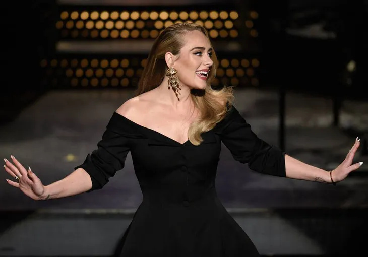 Adele lần đầu xuất hiện trên truyền hình hậu giảm cân - Ảnh 5. Adele lần đầu xuất hiện trên truyền hình hậu giảm cân - Ảnh 5.