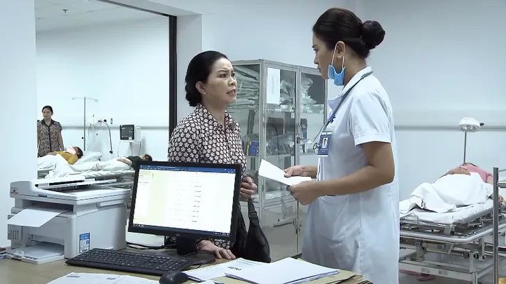 Lửa ấm - Tập 18: Ngọc ném đá sau lưng Thủy khiến bà Mai nghi ngờ con dâu - Ảnh 2. Lửa ấm - Tập 18: Ngọc ném đá sau lưng Thủy khiến bà Mai nghi ngờ con dâu - Ảnh 2.
