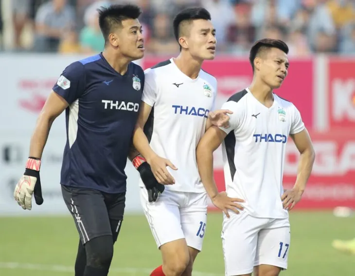 Thanh Thụ, Bửu Ngọc và Văn Hạnh nhận án phạt nặng từ VFF - Ảnh 3. Thanh Thụ, Bửu Ngọc và Văn Hạnh nhận án phạt nặng từ VFF - Ảnh 3.