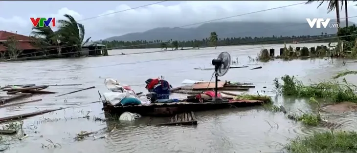 Bão Molave tàn phá Philippines trước khi đổ bộ Việt Nam - Ảnh 5. Bão Molave tàn phá Philippines trước khi đổ bộ Việt Nam - Ảnh 5.