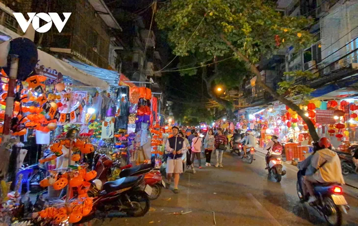 Đồ hóa trang Halloween càng ma quái càng hút khách - Ảnh 1. Đồ hóa trang Halloween càng ma quái càng hút khách - Ảnh 1.