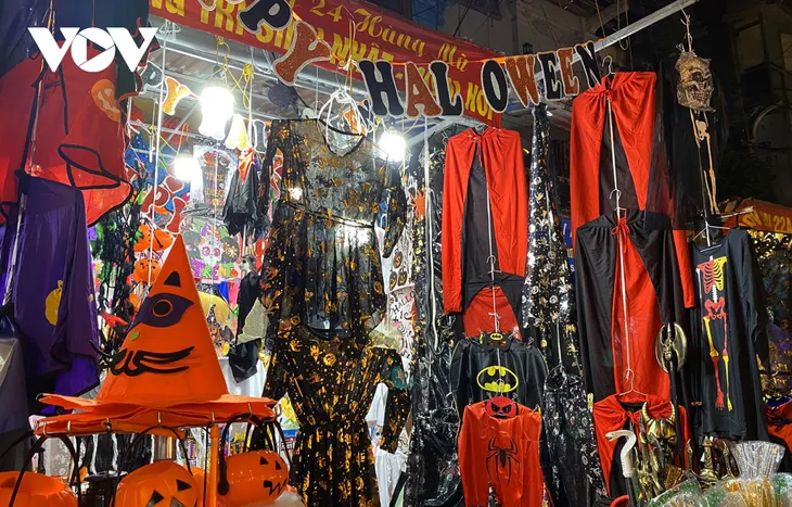 Đồ hóa trang Halloween càng ma quái càng hút khách - Ảnh 3. Đồ hóa trang Halloween càng ma quái càng hút khách - Ảnh 3.