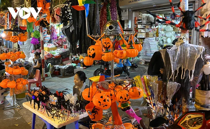 Đồ hóa trang Halloween càng ma quái càng hút khách - Ảnh 5. Đồ hóa trang Halloween càng ma quái càng hút khách - Ảnh 5.