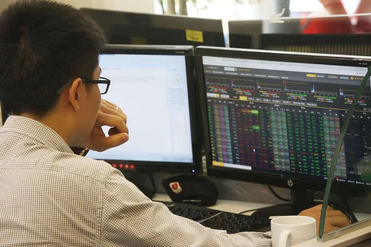 VN-Index sắp cán mốc 1.000 điểm? - Ảnh 1. VN-Index sắp cán mốc 1.000 điểm? - Ảnh 1.