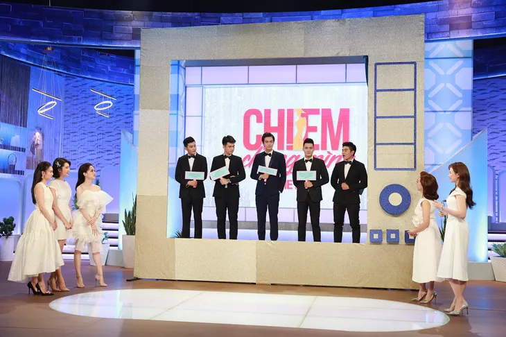 Chị em chúng mình: Hương Giang, Lan Ngọc đổ đứ đừ trước những lời mật ngọt của trai đẹp - Ảnh 3. Chị em chúng mình: Hương Giang, Lan Ngọc đổ đứ đừ trước những lời mật ngọt của trai đẹp - Ảnh 3.