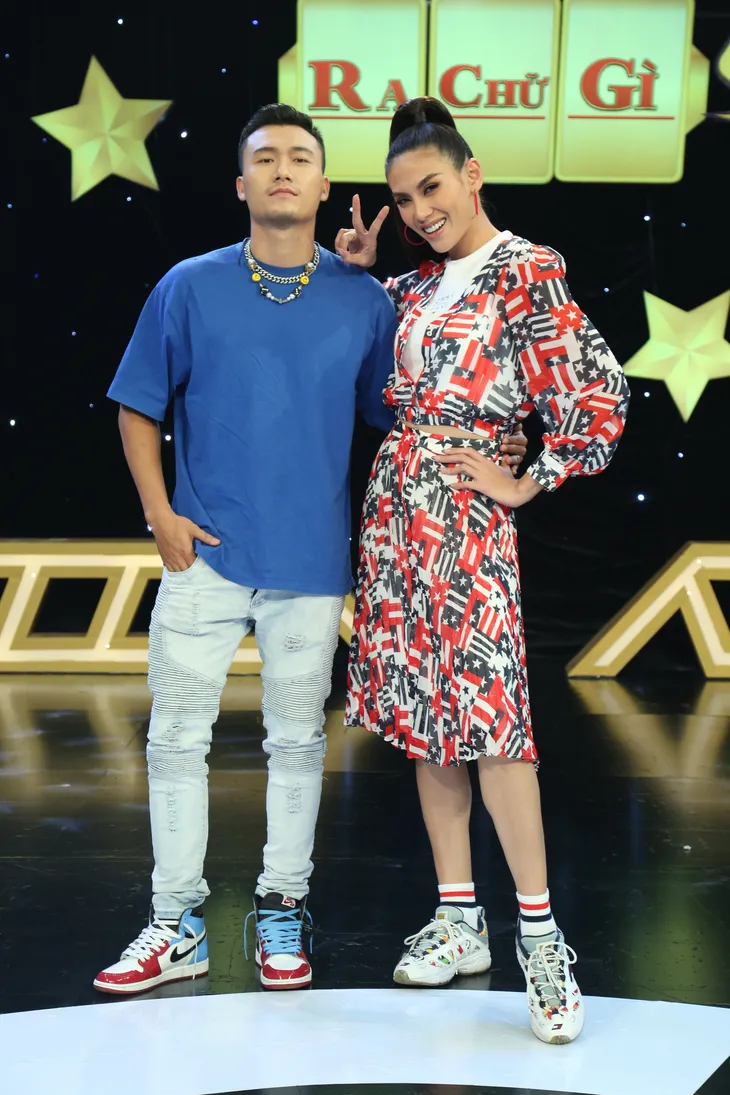 Ngắm Võ Hoàng Yến catwalk, MC Tuấn Tú thổ lộ nhớ thời thanh xuân - Ảnh 1. Ngắm Võ Hoàng Yến catwalk, MC Tuấn Tú thổ lộ nhớ thời thanh xuân - Ảnh 1.
