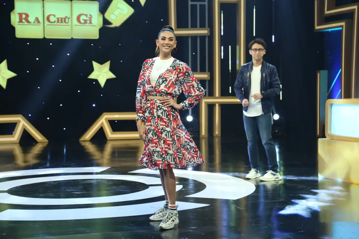 Ngắm Võ Hoàng Yến catwalk, MC Tuấn Tú thổ lộ nhớ thời thanh xuân - Ảnh 4. Ngắm Võ Hoàng Yến catwalk, MC Tuấn Tú thổ lộ nhớ thời thanh xuân - Ảnh 4.