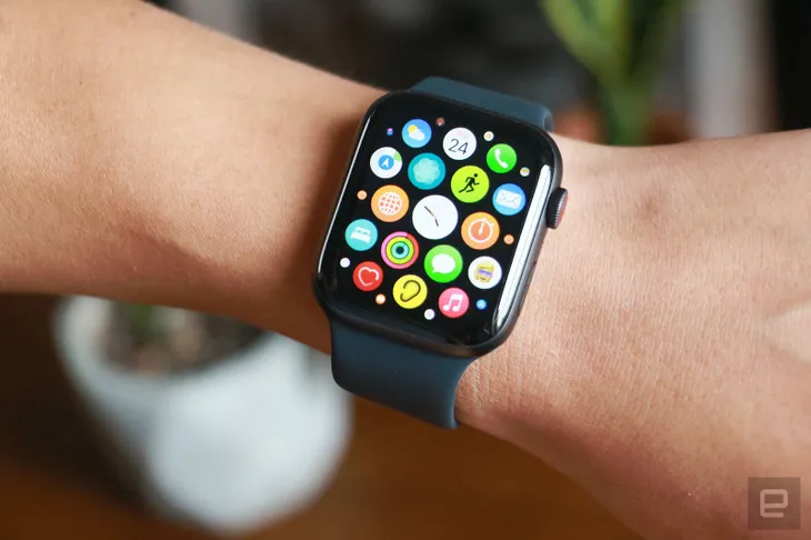 Apple Watch Series 6/SE chính hãng lên kệ tại Việt Nam, giá từ 8,99 triệu đồng - Ảnh 1. Apple Watch Series 6/SE chính hãng lên kệ tại Việt Nam, giá từ 8,99 triệu đồng - Ảnh 1.