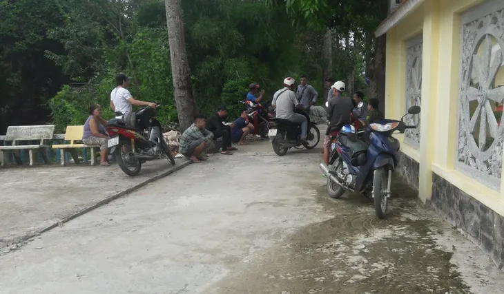 Bất ngờ rút súng bắn chết người khi đang nhậu - Ảnh 1. Bất ngờ rút súng bắn chết người khi đang nhậu - Ảnh 1.