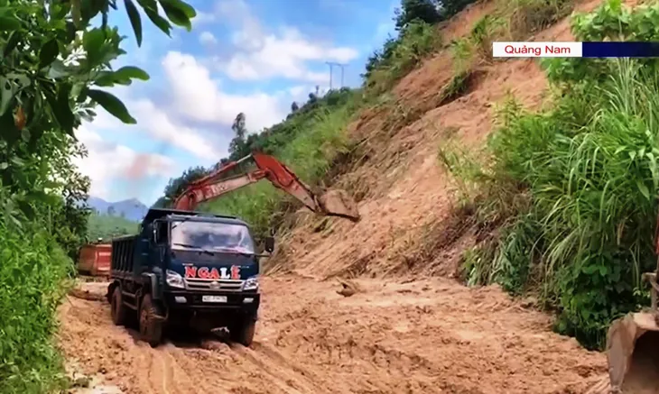 Vụ sạt lở ở Phước Sơn, Quảng Nam: Dự kiến trưa mai mới tiếp cận được vị trí hiện trường - Ảnh 1. Vụ sạt lở ở Phước Sơn, Quảng Nam: Dự kiến trưa mai mới tiếp cận được vị trí hiện trường - Ảnh 1.