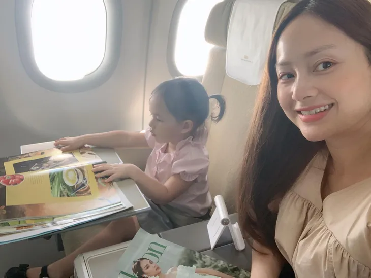Lan Phương hạnh phúc ở cạnh con gái sau chuỗi ngày quay phim đằng đẵng - Ảnh 1. Lan Phương hạnh phúc ở cạnh con gái sau chuỗi ngày quay phim đằng đẵng - Ảnh 1.